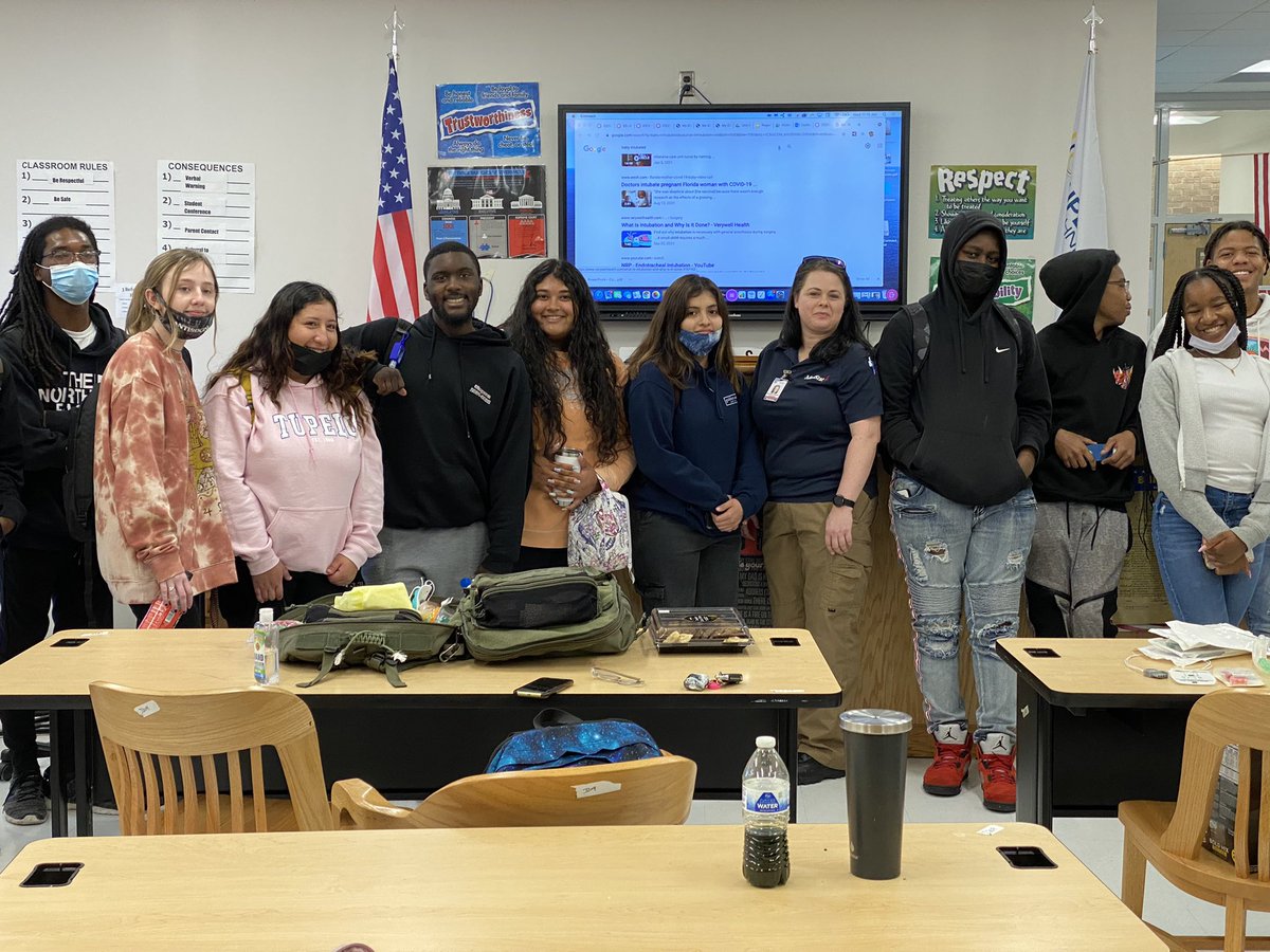 CareerTech_TPSD's tweet photo. Law and Public Safety and Health Science classes cross curriculum learning w/guest paramedic Samantha Eskesen from Medstat. Students learned the role of paramedics, proper glove procedure, and intubation procedures. She also discussed their code of ethics! #medstat
#cte #TPSD https://t.co/6EePVTbd6c