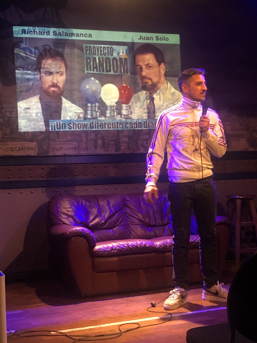 juansolocomico's tweet photo. Aquí está nuestro invitado de hoy, Nene, hablando sobre la muerte a un grupo de informáticos. Esto es #ProyectoRandom todos los jueves en @BeerStationMad https://t.co/g9wLLQPi6j