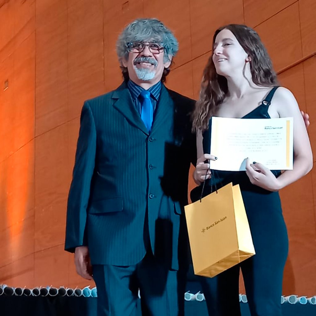 A través de nuestra Fundación, distinguimos a los mejores promedios en las carreras de Prof Univ en Edu Musical de la <a href="/UNSJ_Oficial/">UNSJ Oficial</a>, promoción 2019/20. Felicitaciones Daniel Toret y a Belén Melián. Orgullosos de <a href="/FBSanJuan/">FBancoSanJuan</a>, comprometida con la cultura y educación de la Provincia