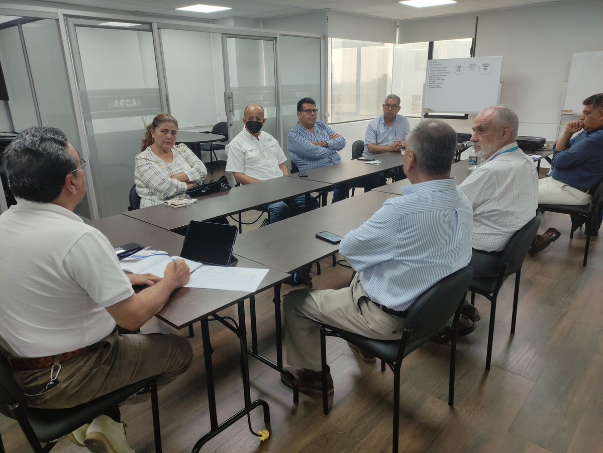 apcsa_ecuador's tweet photo. APCSA se reúne con los principales representantes de @Fenabe_Ec  para trabajar en conjunto el Plan Estratégico de #FENABE 
#SomosAPCSA #agricultura #banano https://t.co/cCL2ys0nrS