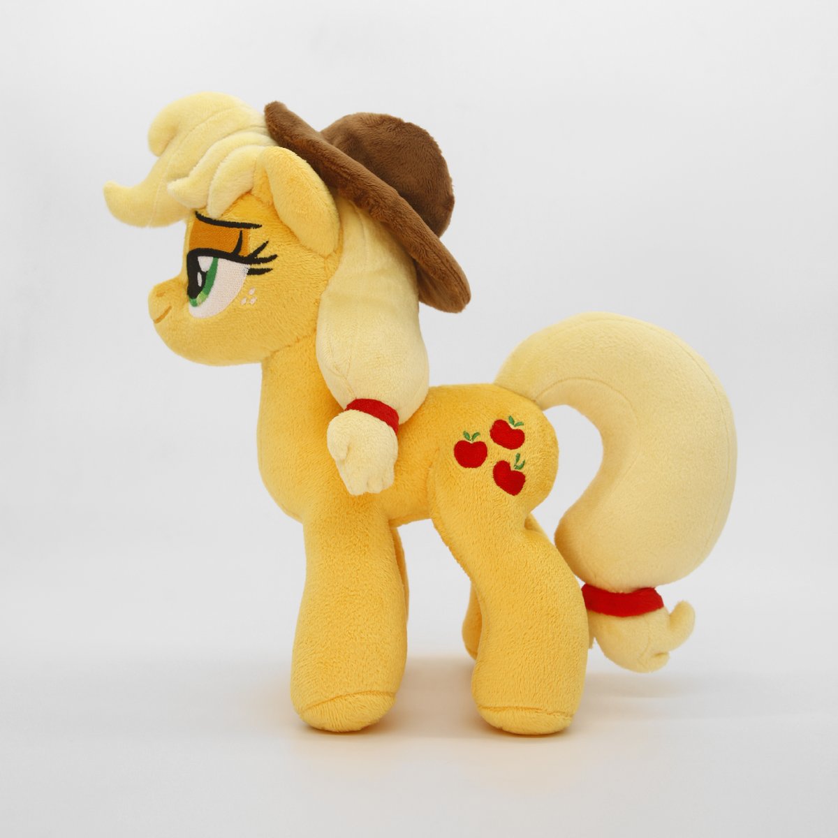 GingerAlePlush's tweet photo. Howdy! #plush #plushie #customplush #plushcommission #plushartist #handmade #handmadeplush #ponyplushie #ponyplush #plushmaker #pony #mlp #mylittlepony #mylittleponyplush #mlpart #Equestria #manesix #mainsix #applejack #brony #bronies https://t.co/aiqRZjWfzJ