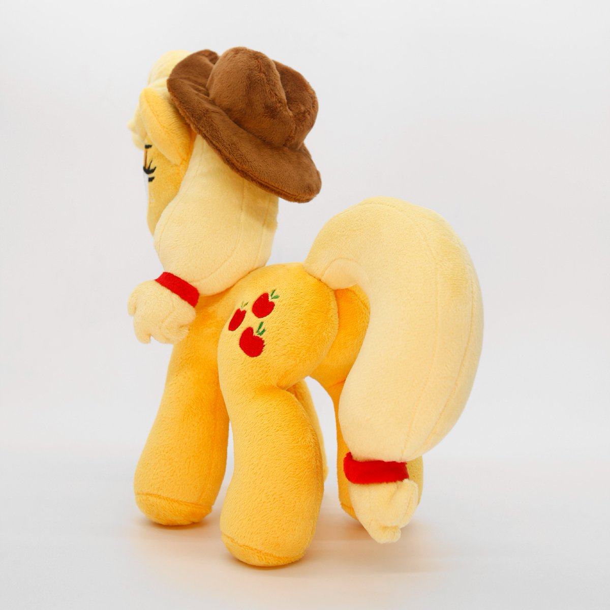 GingerAlePlush's tweet photo. Howdy! #plush #plushie #customplush #plushcommission #plushartist #handmade #handmadeplush #ponyplushie #ponyplush #plushmaker #pony #mlp #mylittlepony #mylittleponyplush #mlpart #Equestria #manesix #mainsix #applejack #brony #bronies https://t.co/aiqRZjWfzJ