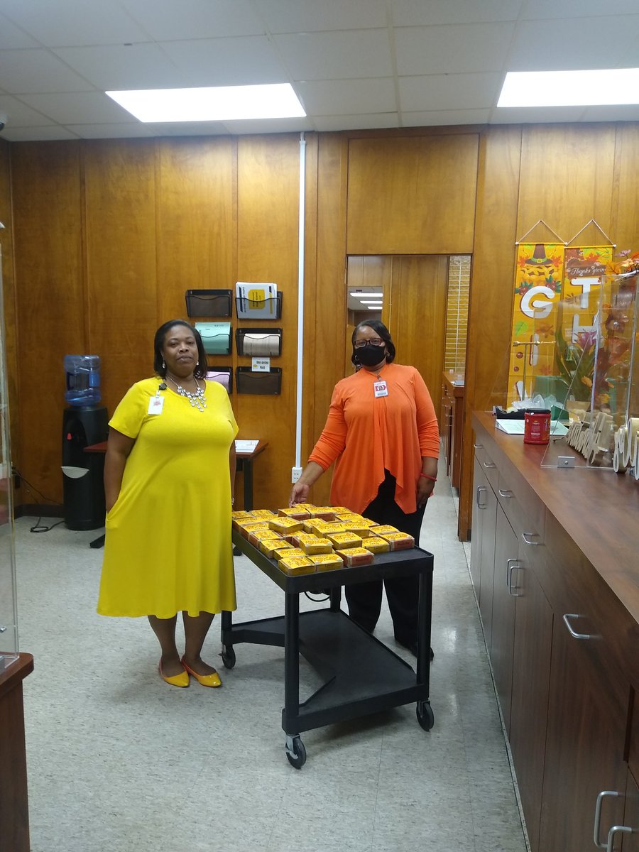 MissMayaRB's tweet photo. Neon day
@Counseling_AISD 
#GenTx https://t.co/DdEpq190Nt