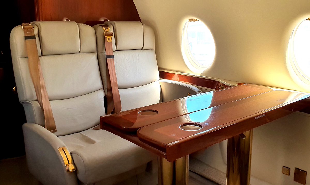 flapper_latam's tweet photo. Este es el Gulfstream G200. Un jet ejecutivo sofisticado con capacidad para 10 personas. 

Tiene alcance intercontinental, así que puede llevarte de Bogotá a Madrid con todas las comodidades, y sin filas y demoras de las aerolíneas comerciales.

¡Vuela con Flapper! 

#FelizJueves https://t.co/L0D87cC6uq