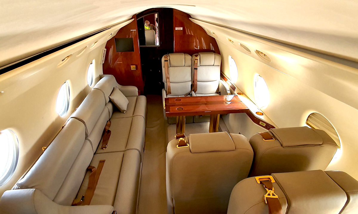 flapper_latam's tweet photo. Este es el Gulfstream G200. Un jet ejecutivo sofisticado con capacidad para 10 personas. 

Tiene alcance intercontinental, así que puede llevarte de Bogotá a Madrid con todas las comodidades, y sin filas y demoras de las aerolíneas comerciales.

¡Vuela con Flapper! 

#FelizJueves https://t.co/L0D87cC6uq