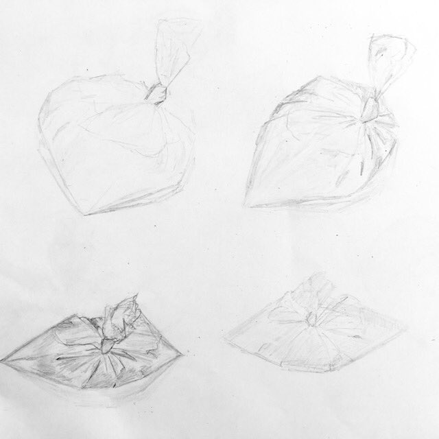 Escola_EMDN's tweet photo. Els estudiants i les estudiants de #Dibuix #Artístic de #1rbatxillerat han estat practicant dibuixant una bossa transparent plena d’aigua. Dibuixar transparències i formes irregulars és una bona manera per treballar la mirada i la capacitat d’abstracció. Molt bona feina!
#emdn https://t.co/FuFugnbO0z