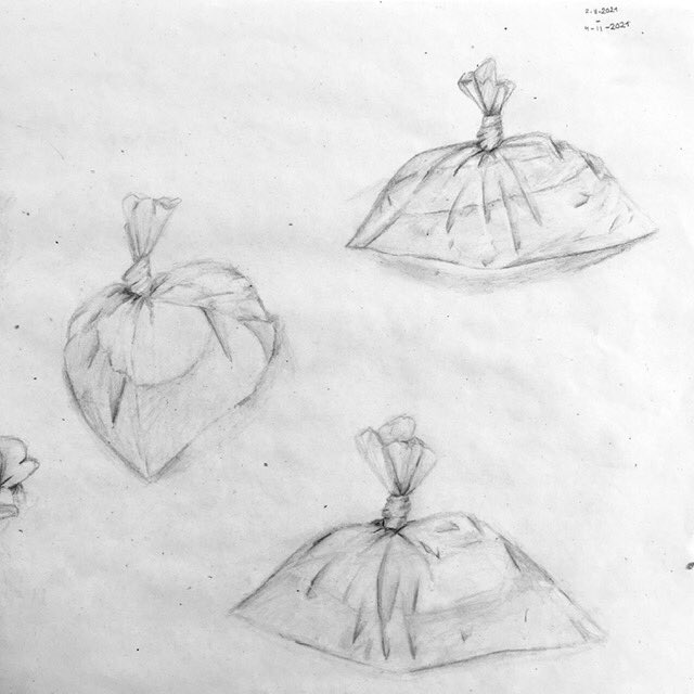 Escola_EMDN's tweet photo. Els estudiants i les estudiants de #Dibuix #Artístic de #1rbatxillerat han estat practicant dibuixant una bossa transparent plena d’aigua. Dibuixar transparències i formes irregulars és una bona manera per treballar la mirada i la capacitat d’abstracció. Molt bona feina!
#emdn https://t.co/FuFugnbO0z