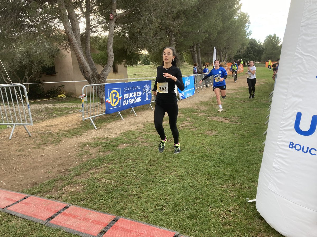 UNSS13's tweet photo. La très belle journée pour le sport scolaire du #UNSS13 avec près de 700 coureurs #crosscountry avec protocole sanitaire, relais en collèges et départs différés
De beaux sourires sur les visages merci #Marignane et #ComitéDépartementalAthlétisme #CCFFMarignane https://t.co/27siEDEFzC