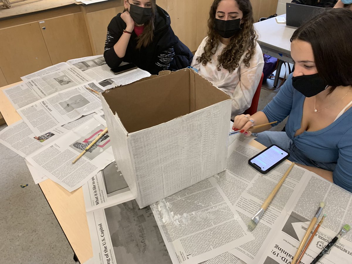 trish_boon's tweet photo. Fashion club painting boxes for our upcoming winter clothing drive! https://t.co/iMj9n8r043