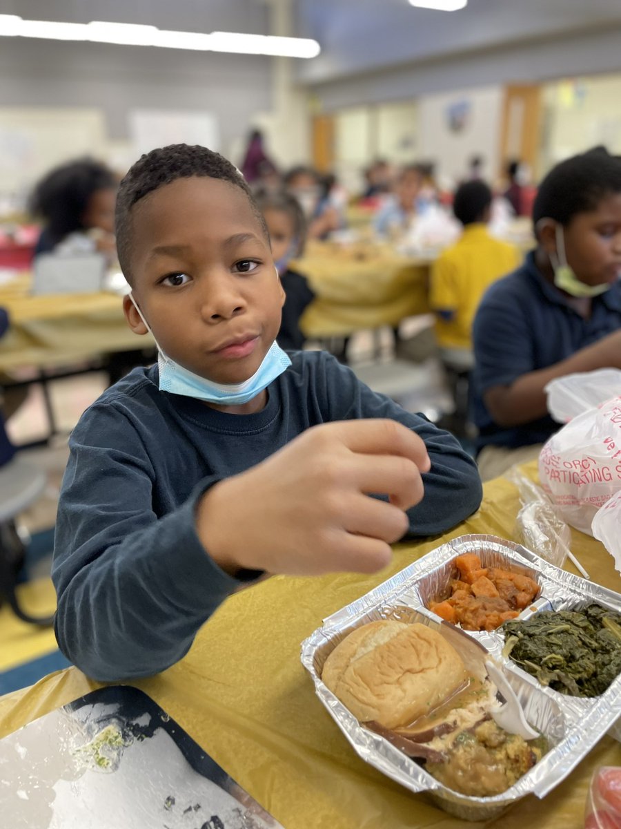 Ms_McRoy's tweet photo. What a perfect day to be thankful! First Grade had a terrific lunch discussing past discoveries that impact today’s society! Thank you @knhood for helping us make this happen! @MilesTigersAPS @apsupdate @DrLisaHerring @IBinAPS @MilesIBPYP https://t.co/t0mKLS00jJ