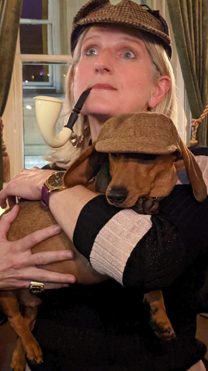 LucyCourtenay1's tweet photo. Beware of the dog #HoundoftheBaskervilles #ComicClassics @jackdraws @FarshoreBooks @jabberworks @Laurabirdesign https://t.co/MNKMSUYXdZ