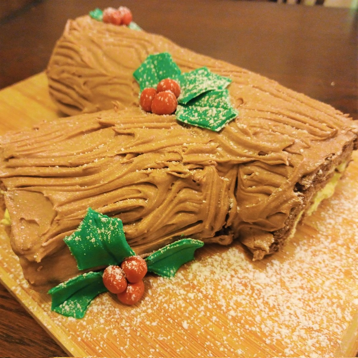 Introducing a new addition to our Christmas Cakes - Chocolate Orange Yule Log! 
☀️☀️☀️