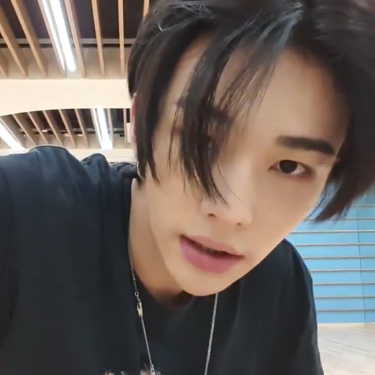 myworldfelix's tweet photo. ooommmmgggg #Hyunjin https://t.co/PuCJD2gZLY