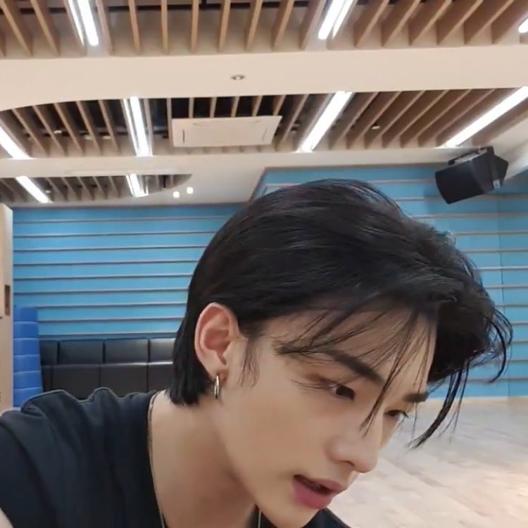 myworldfelix's tweet photo. ooommmmgggg #Hyunjin https://t.co/PuCJD2gZLY