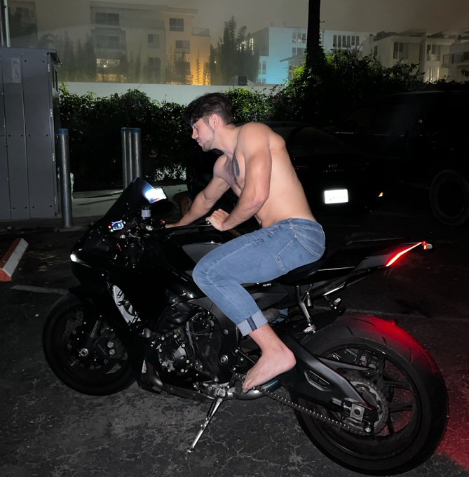 Hop on loser were doing hood rat shit  And sex.. we will also be doing sex https://t.co/LkGw17HiQW 💦<a href="/tag/mvsales"class="tags"><span>#mvsales</span></a><a href="/tag/mvgayboys"class="tags"><span>#mvgayboys</span></a>
