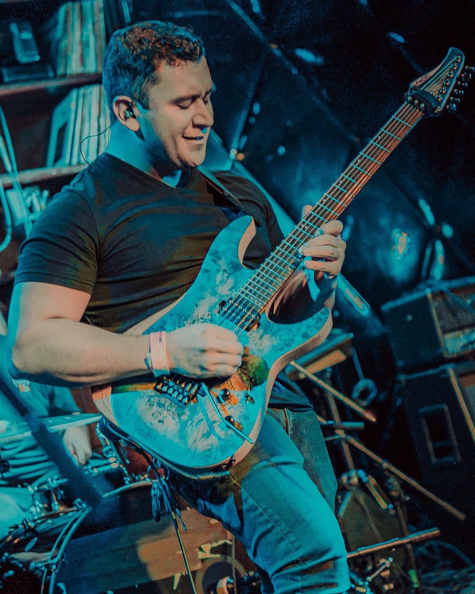 GerryTrevino_'s tweet photo. Tomorrow I’m playing at @SinCityAnime with @RexVanCandy at 4pm!
•
•
•
#sincityanime #sonic #sonicthehedgehog #convention #djent #metal #guitar #guitarist #progmetal #livemusic #guitarplayer #line6 #line6helix #schecter #schecterguitars #dropstrap #dropstrapfamily https://t.co/xSO3M3XZ6H