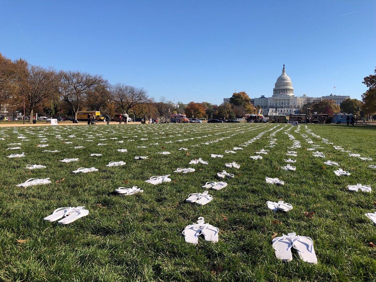 30k tsinelas (house slippers) to represent the 30k killed under President Rodrigo Duterte. The US govt is the largest supplier of military aid to PH. #PassPHRA #StopTheKillingsPH

<a href="/RepGregoryMeeks/">Rep. Gregory Meeks</a> - Where do you stand on the Philippine Human Rights Act?