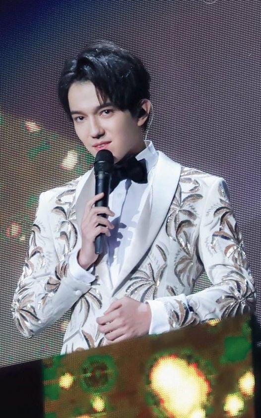 Jackie15110's tweet photo. Hi, My Sweet Dears 
These are exquisitely beautiful songs I have to listen a hundred times to experience them. It's amazing how when I hear him sing these songs, he gives me peace 
@dimash_official
#FlyAway #BeWithMe #DQ #DimashQudaibergen
Let's support Billboard Spotify YouToube https://t.co/TLUf7IRLEp