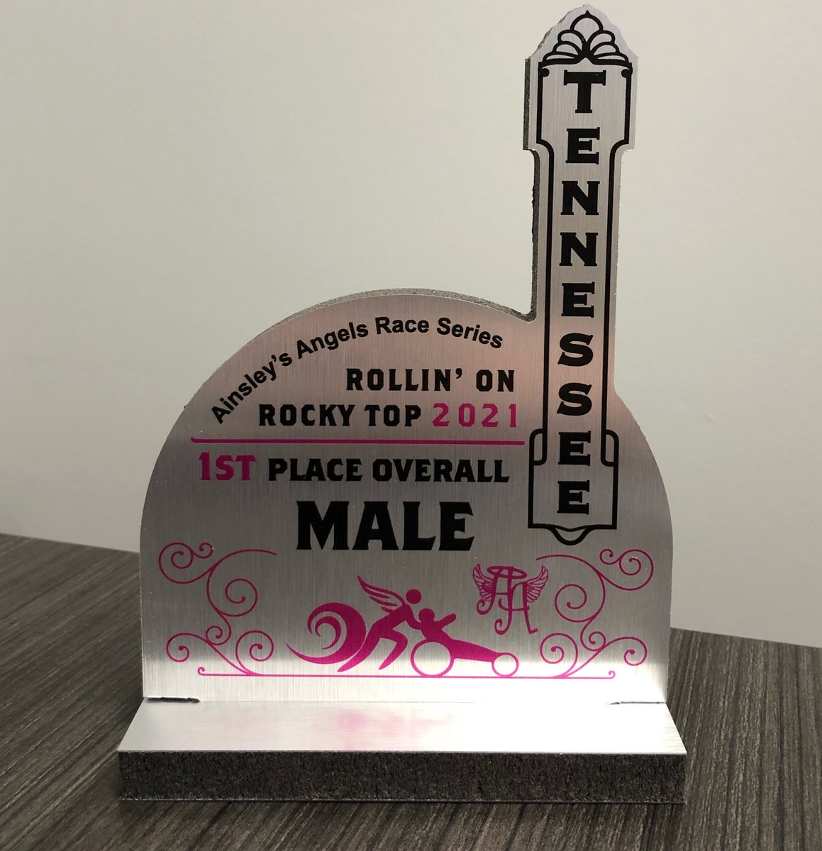 GCKnoxville's tweet photo. Check out these awards for @ainsleys_angels! We created them in our wide format department with a new material we just got in, ultraboard in a brushed finish. #graphiccreations #ainsleysangelsraceseries #ultraboard #awardprinting #printlocal https://t.co/0Aj4vejqLG