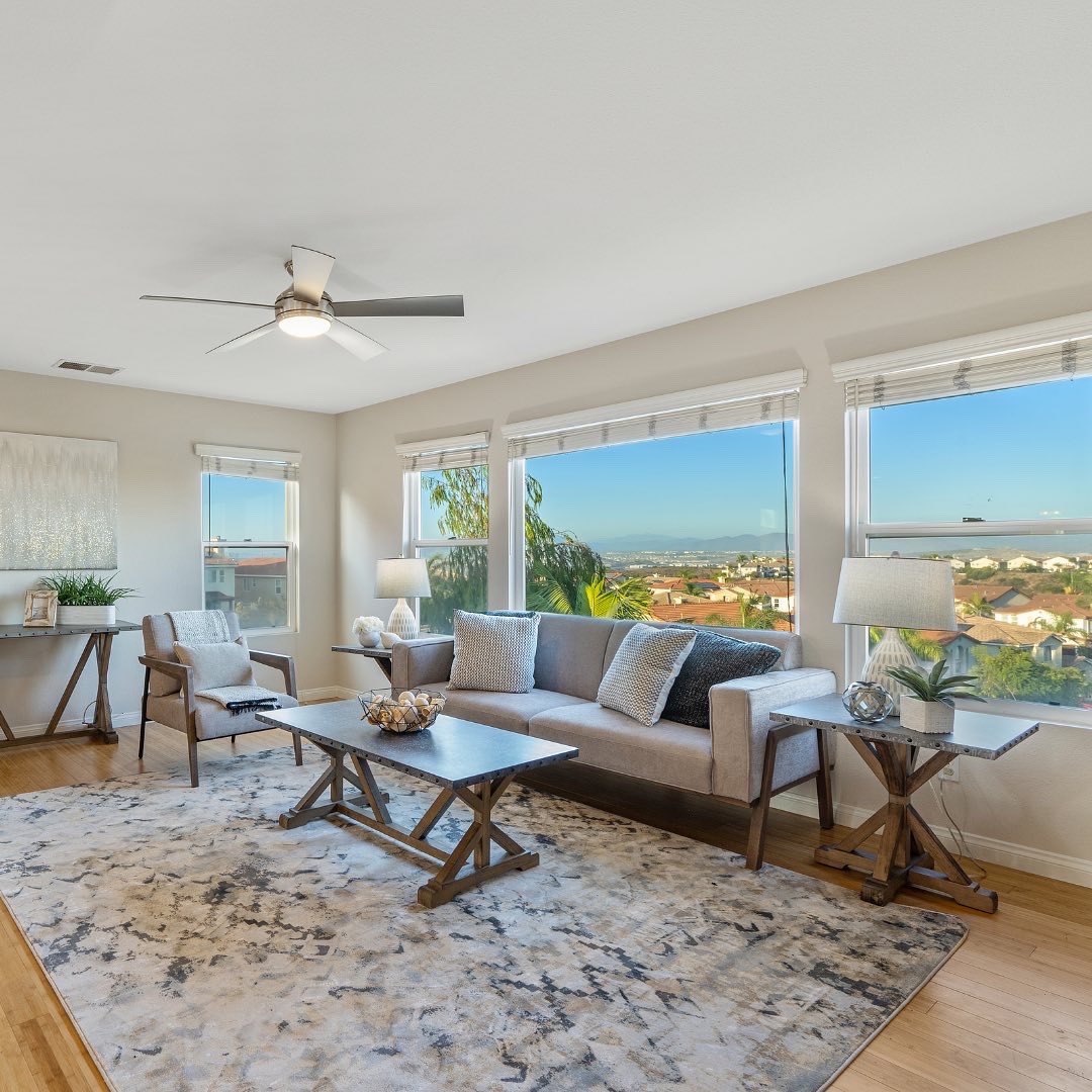 EpicRealtySoCal's tweet photo. JUST #SOLD!
 4759 Sea Water Ln, San Diego, CA 
$950,000

This incredible home sold for over asking in 1 week! So happy I was able to help my 2x clients. Bittersweet as they spent many years here, wishing them the best! 😍👏🏻

Tim Kirk | @PacificSIR | DRE #01941662 | (760)704-9252 https://t.co/PQFGbxdAo9