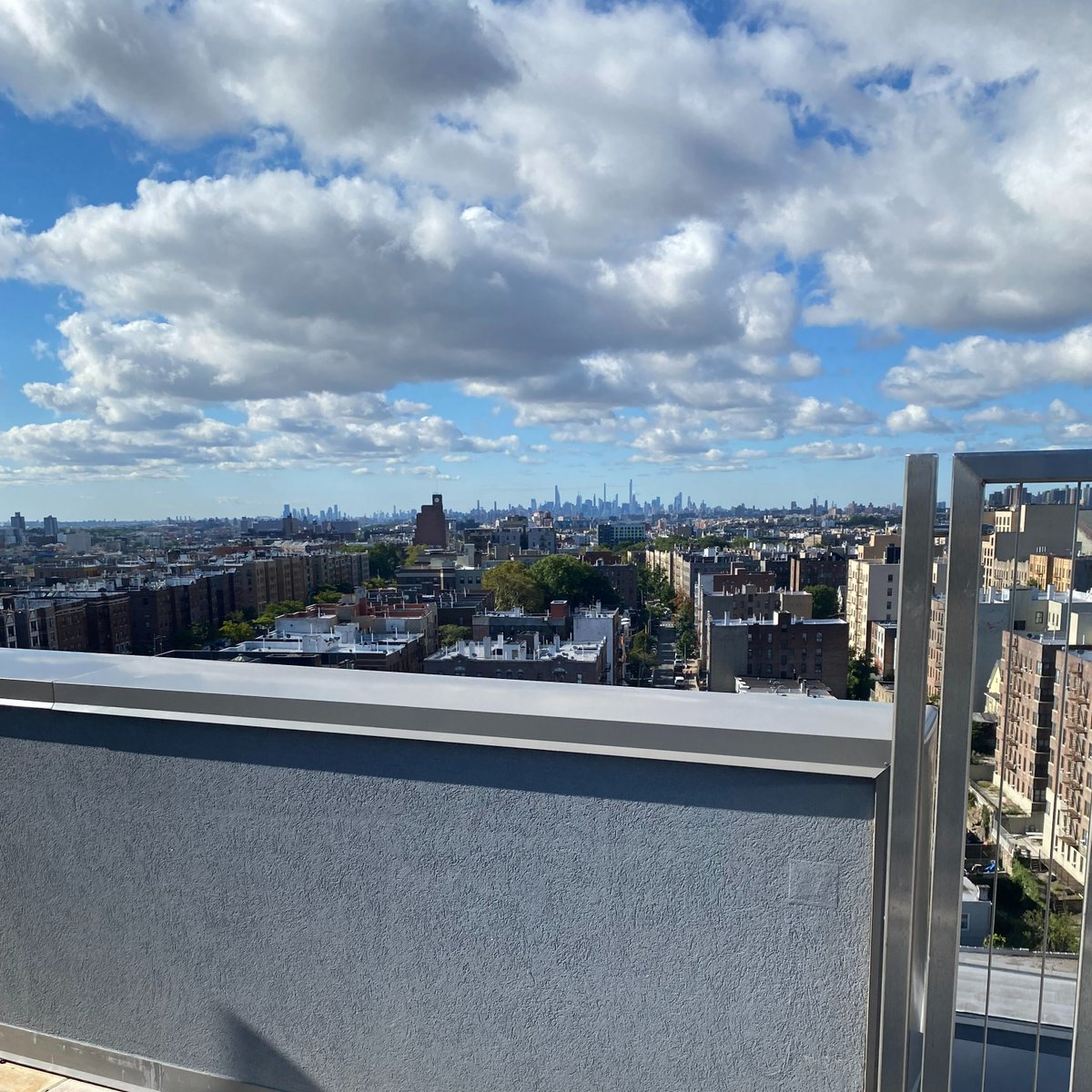 _SWinter's tweet image. Today&apos;s beautiful #SWARooftops view comes with a bonus: a look inside the greenhouse atop @ProjectRenewal&apos;s Bedford Green House in the Bronx. #SWAProject