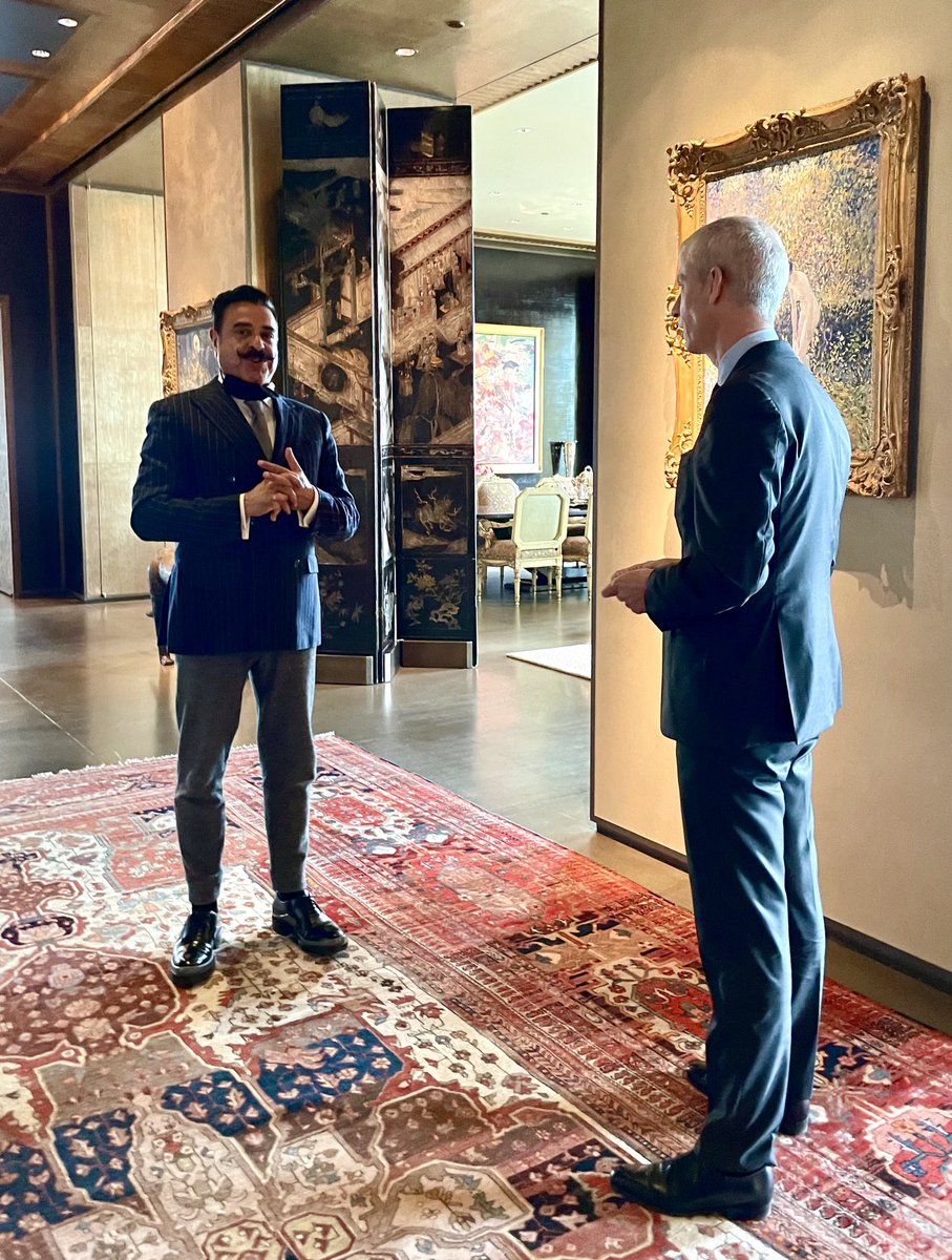 franckriester's tweet photo. Rencontre avec un entrepreneur de légende. Un parcours hors du commun. Et il a choisi la France. Des échanges stimulants et inspirants avec Shahid Khan, président de Flex n Gate en vue du prochain Sommet #ChooseFrance en janvier. 🇫🇷 https://t.co/dHYRT5AUTM