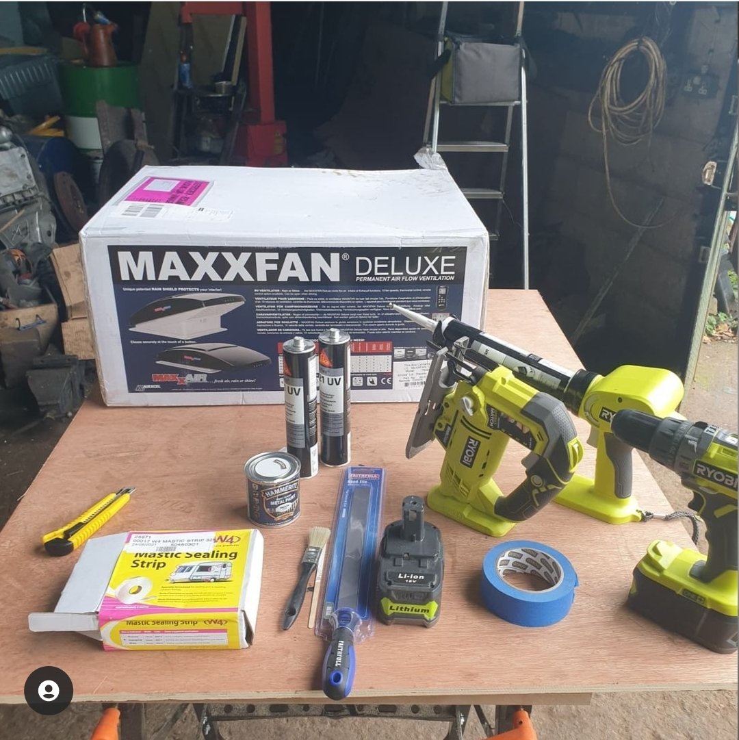 CBFoley's tweet photo. 20/ Day 9 - Pt 1.
SCARY DAY 😬
The day a hole is cut in the roof for the Maxx fan. The excuses have run out - time to bite the bullet 😱
#SelfBuild #SelfBuildVan #SelfBuildDiary #VanLife #VanLifeDiary #VanLifeDiary https://t.co/NZa34cXEuw