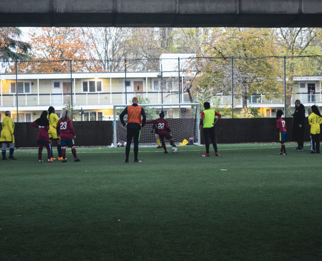 mindsunitedfc's tweet image. What a great end to a fun football tournament. The CEO of @coopuk met with staff and club members and presented us with a cheque of £5,146.33 from their foundation, thank you for your genorousity. The champions of the night were London Lights 🏆 @Mindsunitedwfc @coopuk
