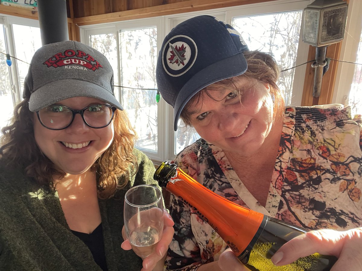 Wow! THANK YOU @BestofCAMA for our second award!! So thrilled <a href="/AITCCanada/">AITCCanada</a> annual report won speciality publications! #BOC2021 #thiscallsformorechampagne AND a new hat! #GoJetsGo