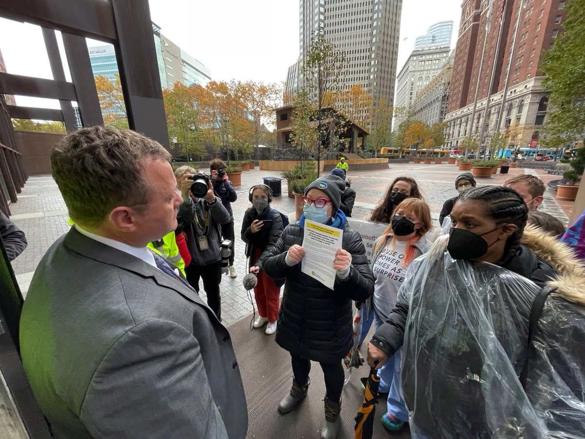 PGHHospitalWork's tweet image. UPMC workers and community members are attempting to deliver an open letter to UPMC with their demands - security refuses to let them into UPMC HQ to deliver their demands. #UPMCStrike #Strikesgiving