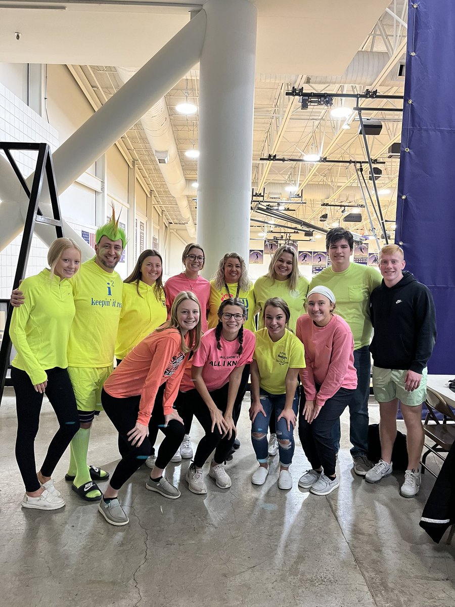 katelyndamron11's tweet photo. Our future’s so bright!🏈✨@nataliekasten06 @MathManNelly @isabel4holland @stuco_tbhs @KaylaTParris @Ryan_Gray25 @KastenBryan @haley_motley @juliaboessen_ @carley_meyer3 @morgan_mudd #wegotyourback #trojannation https://t.co/VgcEnJ1Iw1