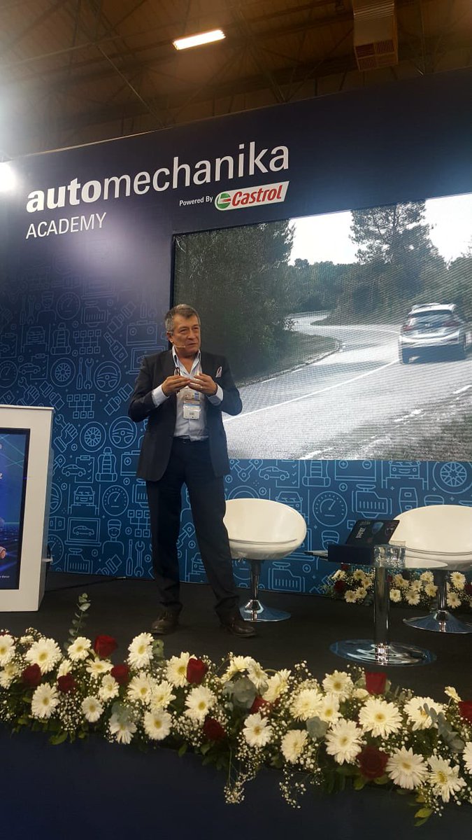 RumBat's tweet photo. Bugün @automechanikatr #eMobility @CastrolTurkiye #Academy sahnesinde @Berkan_Bayram ile @TEHAD_TR bilgi söyleşilerimizden birini daha gerçekleştirdik.
#BEV gerçek menzil testlerinin önemini son #EcoBestChallenge sonuçlarıyla anlatmaya çalıştık.
#WLTP vs #RealRange #ElectricCars https://t.co/N9Ae39kq61