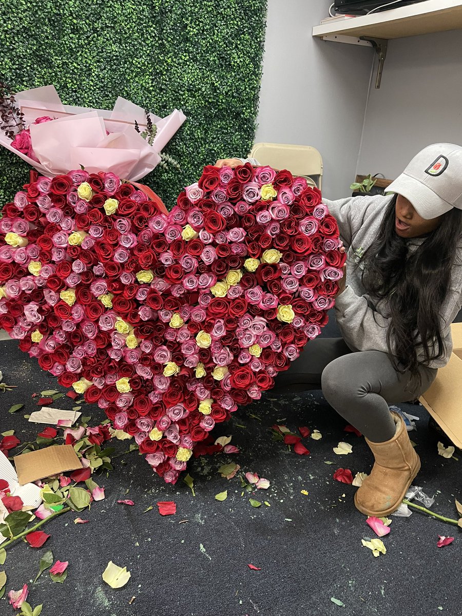 thef1owergirl's tweet image. Hey guys my name is Ja’Nye, I’m 22 &amp;amp; I own 2 flower shops in Detroit! We just recently opened our new space and would love to take on larger projects like this custom made heart with 350+ roses 🙂🥺 a simple retweet could help spread the word!❤️🔥🙏🏾