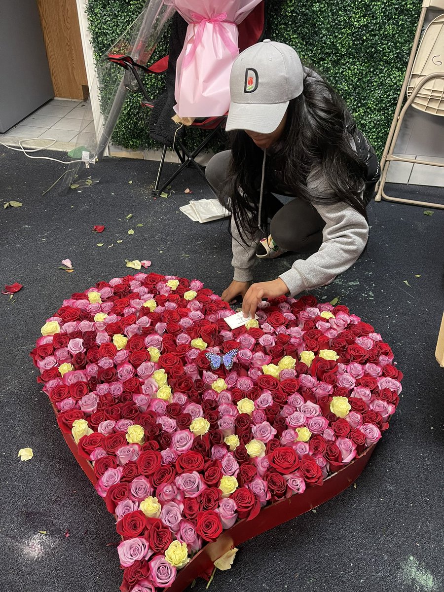 thef1owergirl's tweet image. Hey guys my name is Ja’Nye, I’m 22 &amp;amp; I own 2 flower shops in Detroit! We just recently opened our new space and would love to take on larger projects like this custom made heart with 350+ roses 🙂🥺 a simple retweet could help spread the word!❤️🔥🙏🏾