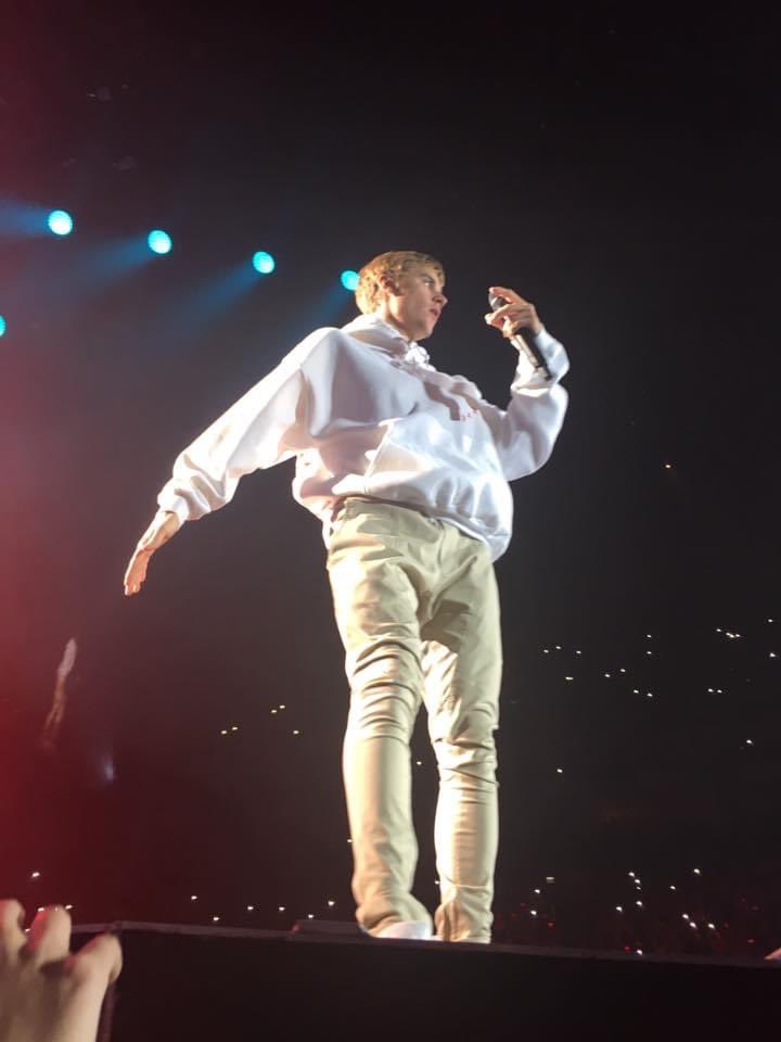 WeSupport_JB's tweet image. when I got pit tickets the day before the show.. one of the best nights ever 🤍