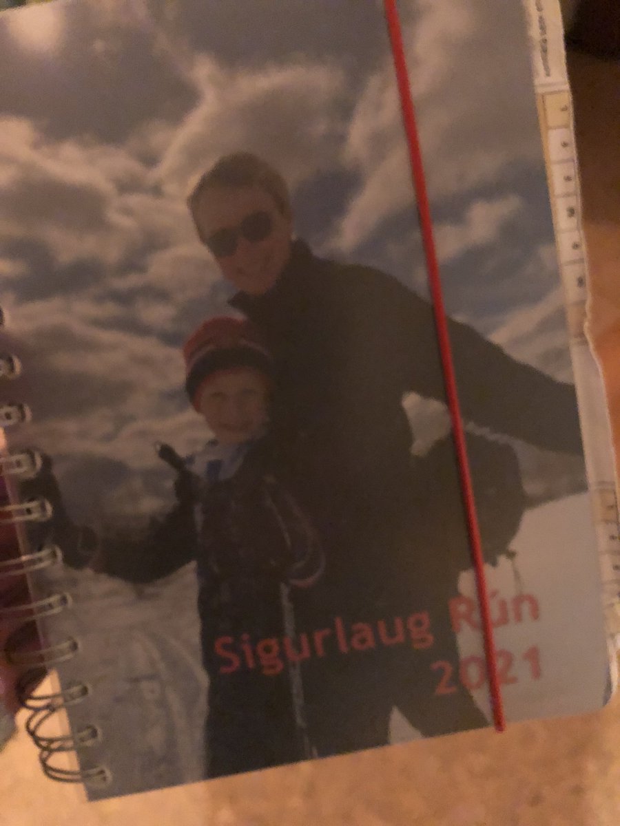 brynleifs's tweet photo. D4: þrátt fyrir að ég hafi tineinkað mér að nota Calendar þá gæti ég ekki klárað heilan vinnudag án þessarar elsku...sem minnir mig á að það styttist í nýtt ár!!! Ég þarf að fá mér nýja dagbók 😅 #12dagatwitter #menntaspjall https://t.co/HPksx44kKr