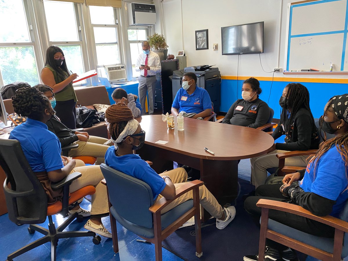 ThroughlineLrng's tweet photo. Baychester MS has embraced the #PathwaysBook approach to #schoolchange &amp; distributing power. In the new role of #DesignTeam Liaison, student government officers bring student ideas &amp; feedback into decision-making processes. Learn more https://t.co/bMyaSD848X https://t.co/g8KgL16Rg9