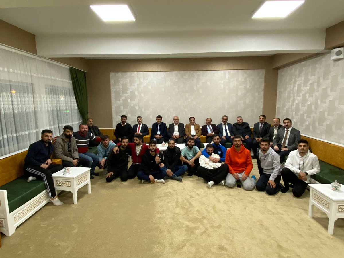 İlçe kaymakamımız Sayın Murat Güneş bey belediye başkanımız sayın Ramazan yakut il genel meclis üyemiz orhan yazıcı ve kurum müdürlerimiz ile birlikte gençlik merkezimizde genç kardeşlerimizle bir araya gelerek Hasbihal ettik.<a href="/Erkan/">Erkan</a> kandemir <a href="/merdogan02/">Mehmet ERDOĞAN</a> <a href="/ekremcelebi4/">Ekrem ÇELEBİ 🇹🇷</a> <a href="/haliloz04/">HALİL ÖZYOLCU</a>