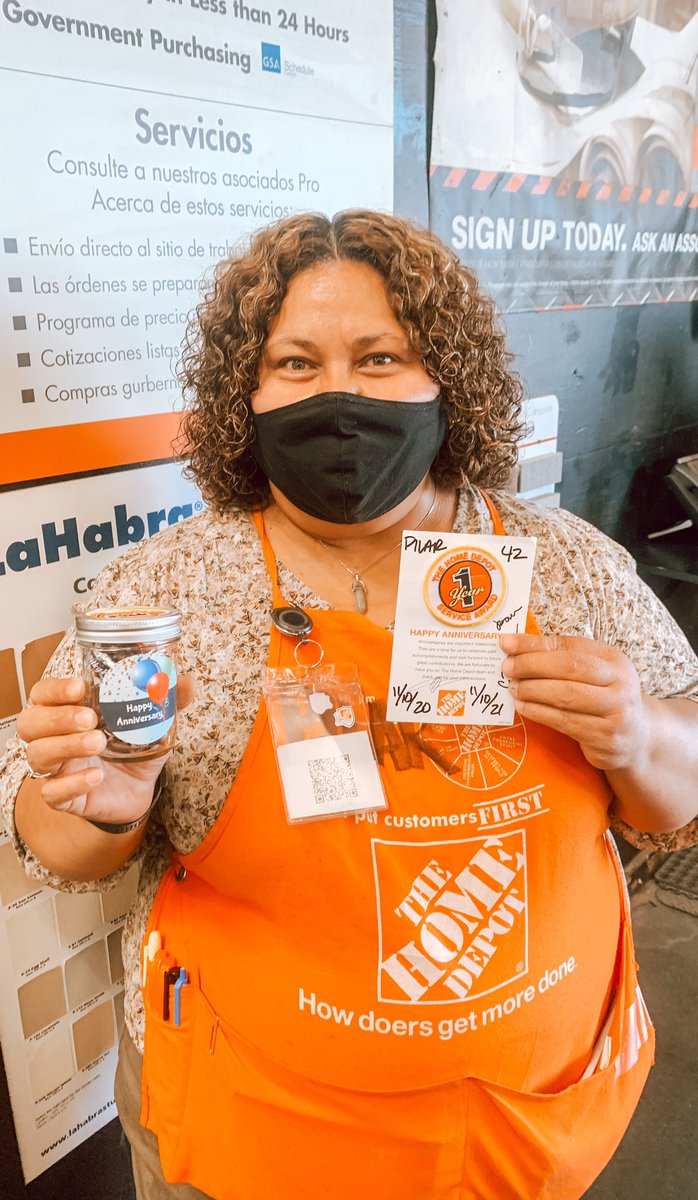 sm_jasminmarie's tweet photo. Celebrating our associate anniversaries🥳🧡🙌🏻
#leadership #celebrate #pacsouth #d171 #homedepot #trendingorange https://t.co/uNh5v3cO9H