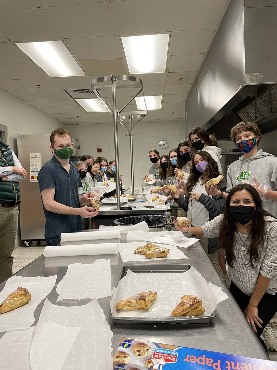 Smell that, Gibbons? We made scrumptious apple turnovers today! 🍎 Getting the students (and their stomachs) ready for Thanksgiving and the holiday season! 🦃 🎄 Have a wonderful break everyone! and thanks to all the students who showed up! 📣