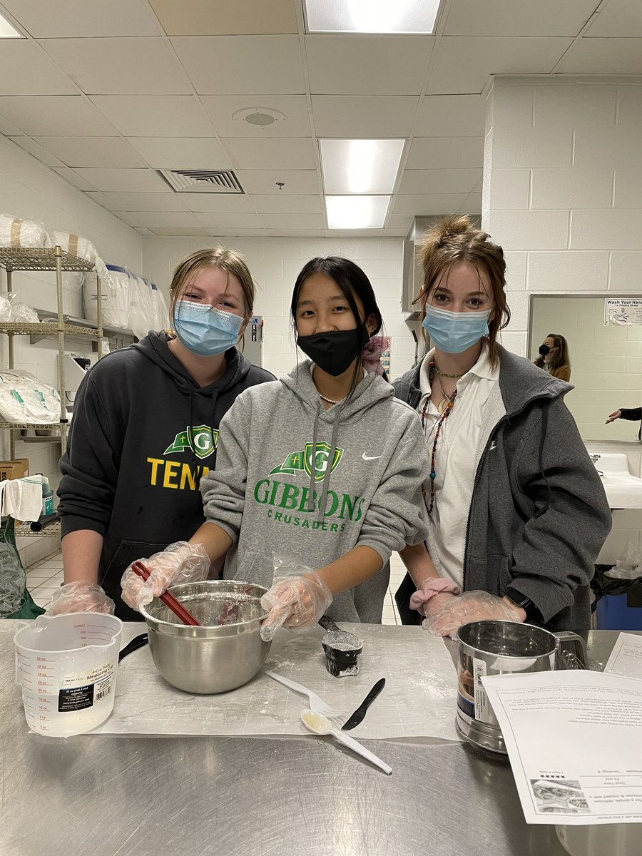 cooking_cghsnc's tweet photo. Smell that, Gibbons? We made scrumptious apple turnovers today! 🍎 Getting the students (and their stomachs) ready for Thanksgiving and the holiday season! 🦃 🎄 Have a wonderful break everyone! and thanks to all the students who showed up! 📣 https://t.co/Pqna73MNFC
