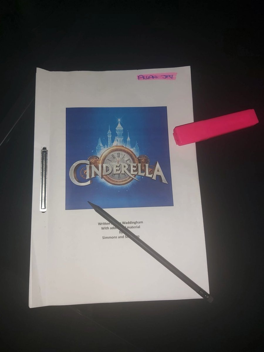 ✨✨✨✨ Next up… PANTO ✨✨✨✨

🤧😷 I’m slowly feeling better -its time to really get my self into this script. I’m really looking forward to being in panto again and working with such a great cast! 
.
#pantomime #panto #cinderella #performingarts #liveevents #performing