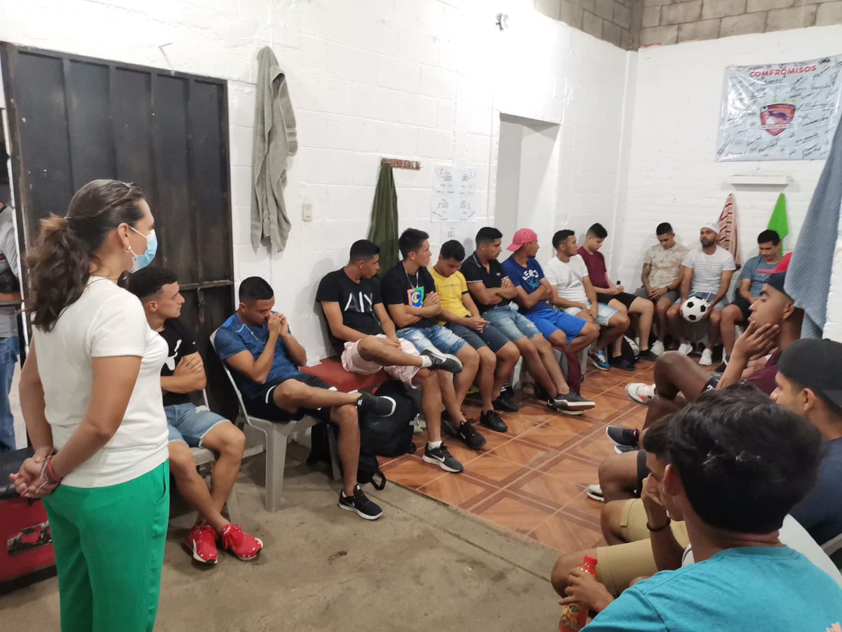 DivisionLiga's tweet photo. Mictlán tuvo un taller con la coach Carolina Bustamante como parte del aspecto psicológico en el equipo. https://t.co/SEJyg0b5wa
