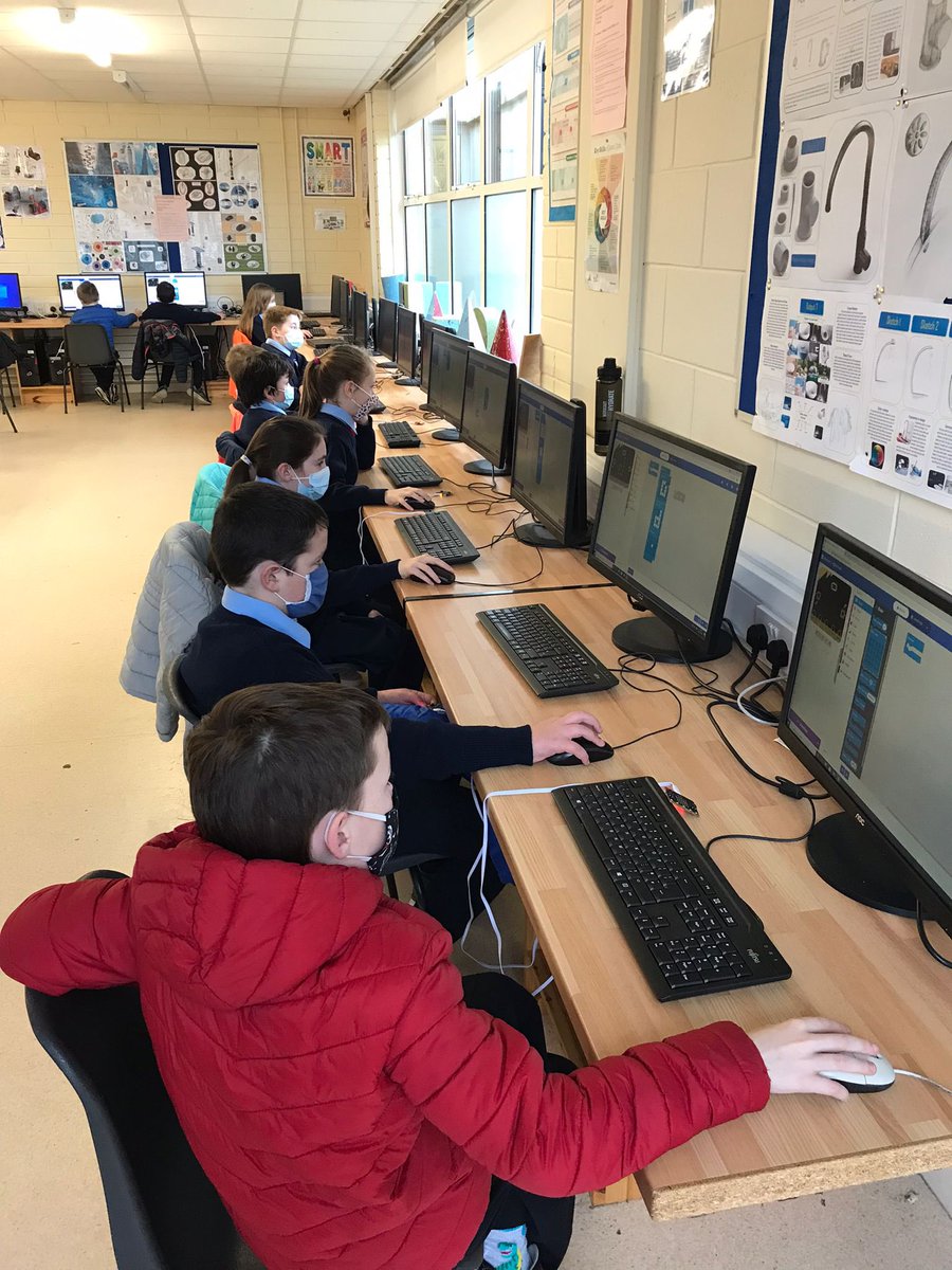 gaelscoildurlas's tweet photo. Bhí seisiún an shuimiúil ag Rang 4 in @cbsthurles inniu mar chuid de Tipperary SEF Digital cluster ag obair le microbits &amp; @pascoscientific  sensors.We really enjoyed our visit. Míle buíochas le Mr. Flynn, Mr. Butler &amp; Natasha Kiely as an bhfáilte is an bhfoghlaim! @PDST_TechinEd https://t.co/RhB8QsLwz8