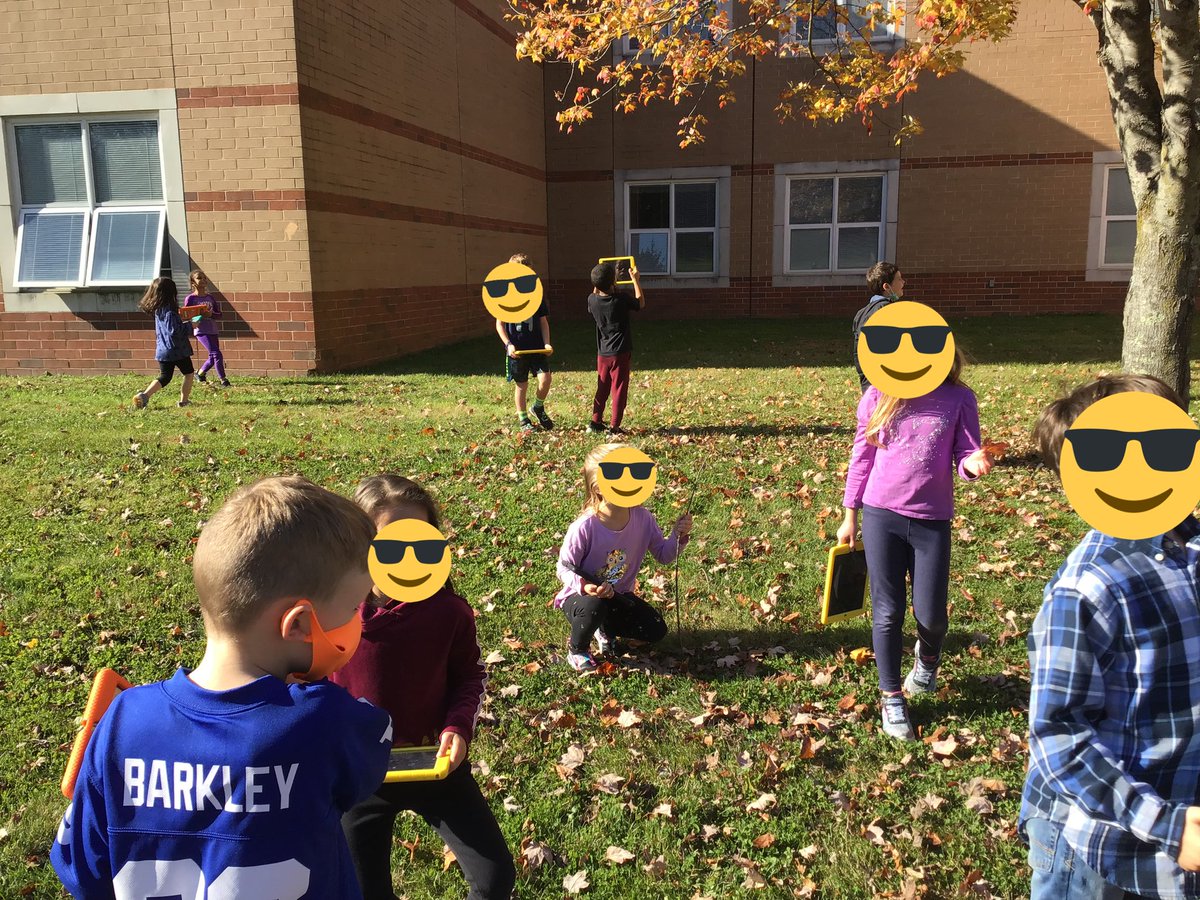 MdevlinCBSD's tweet image. First grade enjoyed this LOVELY fall day taking a nature walk and taking pictures of living and non-living things. Of course we had to have a little play time as well😁 #firstgrade @CBSDSchools @CBGrovelandEl