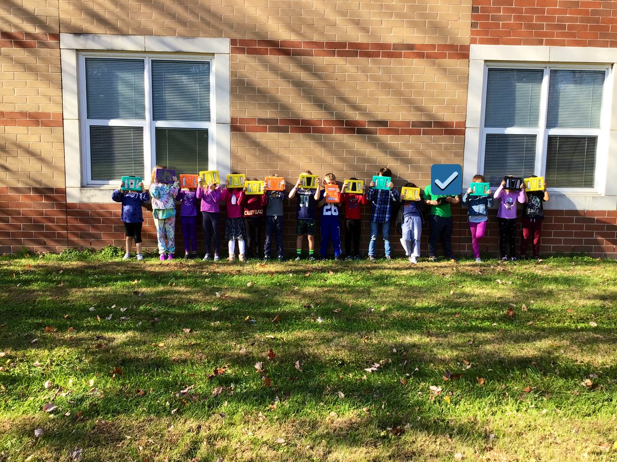 MdevlinCBSD's tweet image. First grade enjoyed this LOVELY fall day taking a nature walk and taking pictures of living and non-living things. Of course we had to have a little play time as well😁 #firstgrade @CBSDSchools @CBGrovelandEl