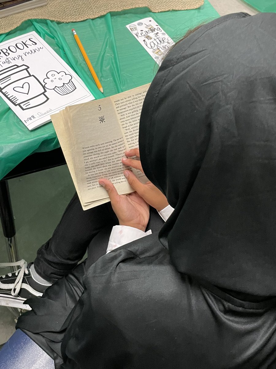 MQuisenberry1's tweet photo. @kbuck722 designed an amazing book tasting for @aledomccats students to enjoy for Aledo Reads! #AledoReads @AledoISD https://t.co/2obdZ6eeKD