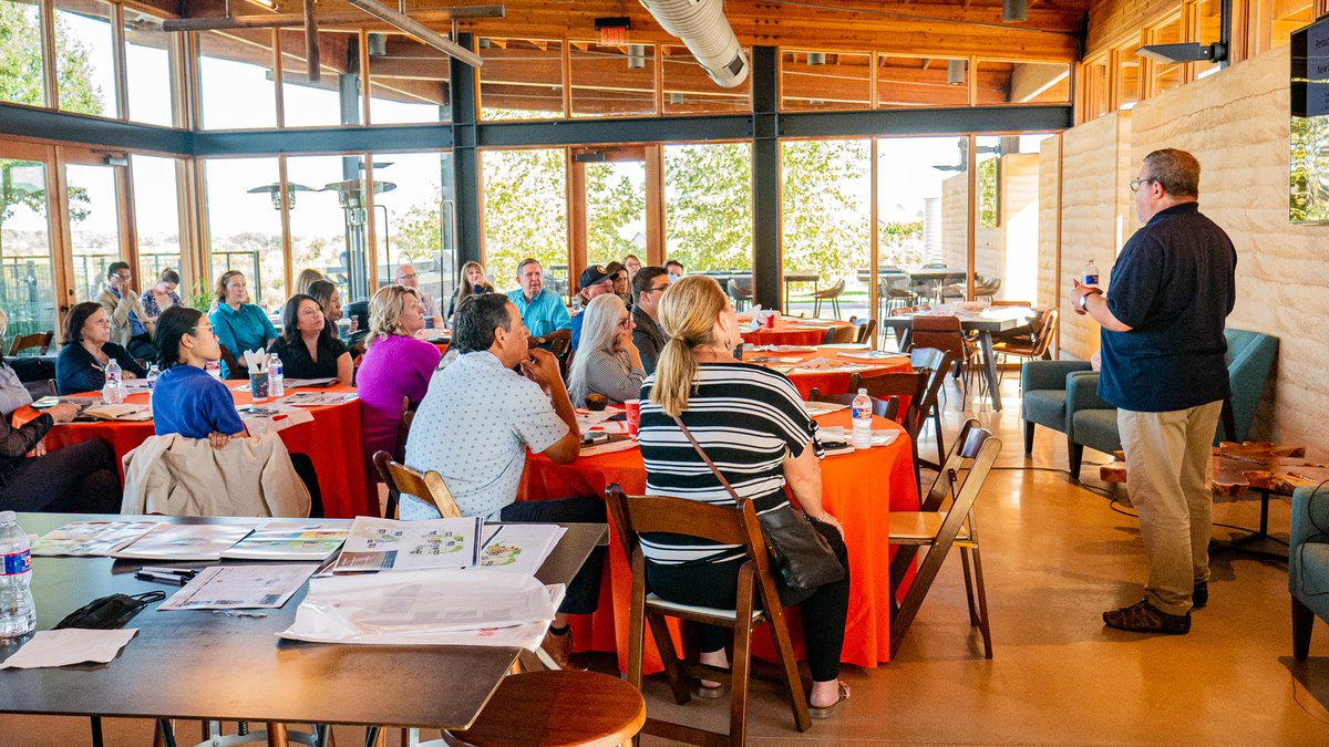 SmartTouchInt's tweet image. Sarah &amp;amp; Robert got the privilege of attending &quot;Realtor Talks at the Ranch #4&quot; at Wolf Ranch by Hillwood yesterday. It&apos;s always a pleasure getting to watch Tori Streff and Jeff Skelton share their knowledge with other industry professionals!🏠