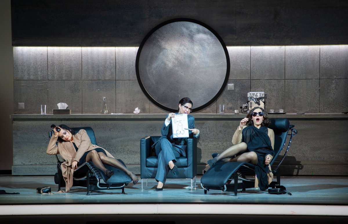 Um die Abgründe der Liebe geht es in fast allen Opern Mozarts – doch in keiner so ausschliesslich wie in #COSÌFANTUTTE | Nächste Vorstellungen am 19, 27 Nov; 2, 7, 11 Dez 2021: opernhaus.ch/cosifantutte

U.a. mit Anna Goryachova, <a href="/rebeca_olvera/">Rebeca Olvera</a>, @mantashyanruza, <a href="/EdwinXleyMercer/">EdwinCrossleyMercer</a>