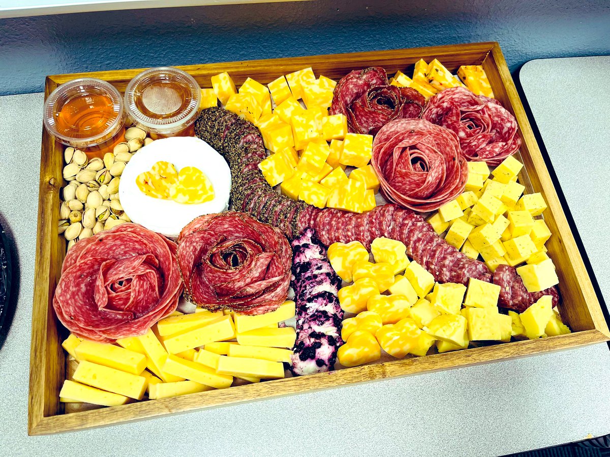 Let the Thanksgiving luncheons begin! <a href="/cassielclark16/">Cassie Clark</a> <a href="/Denise_y_Segura/">Denise Y Segura</a> <a href="/debra_mcmeans/">Debra McMeans</a> <a href="/mrsharred/">Sarah Harred</a>